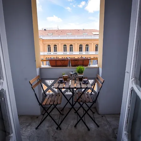 A I R Amore Naples