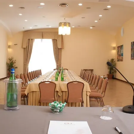Le Cheminée Business Hotel