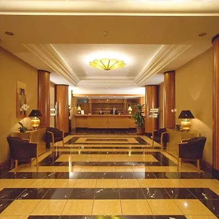 Ramada By Wyndham Neapol