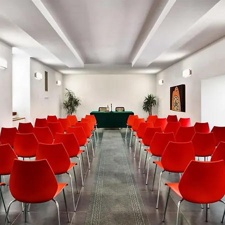 Piazza Bellini & Hotel 3*