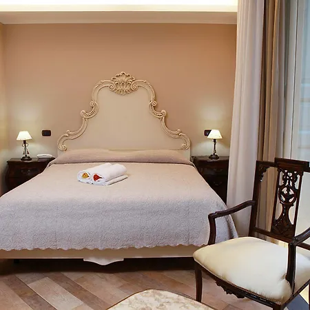 Отель Lanfipe Palace Неаполь