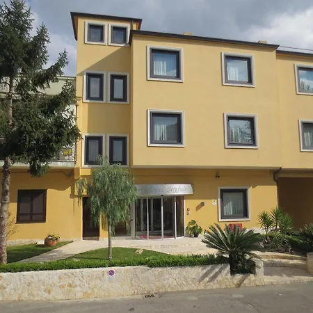 Joyfull Hotel Nápoles