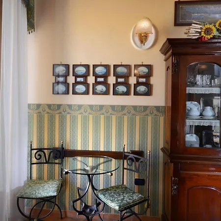 Pinto-storey Hotel Neapol