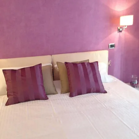 Napoliday Bed and breakfast 3*