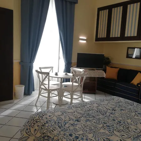 Santa Lucia 50 نابولي