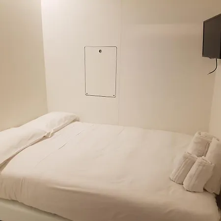 Bed & Boarding 2*