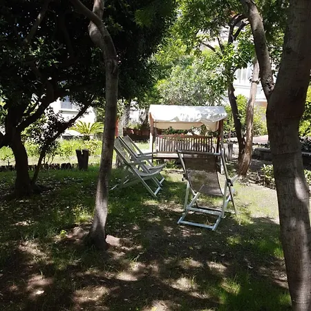 Bed & Breakfast Il Giardino Di Vico Neve Napels