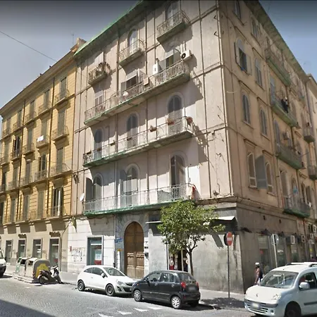 To Live 2* Napoli