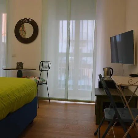 Dimora Megaride Bed and Breakfast Νάπολη