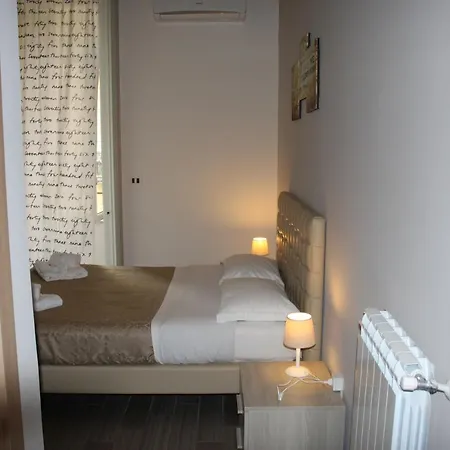 לינה וארוחת בוקר Be Italian Flat Duomo 319 2*