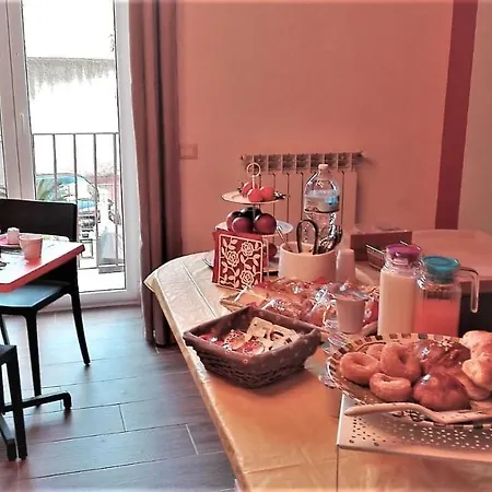 A Due Passi Dal Museo Bed & Breakfast Naples