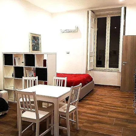 Piazza Dante 22 * Neapol