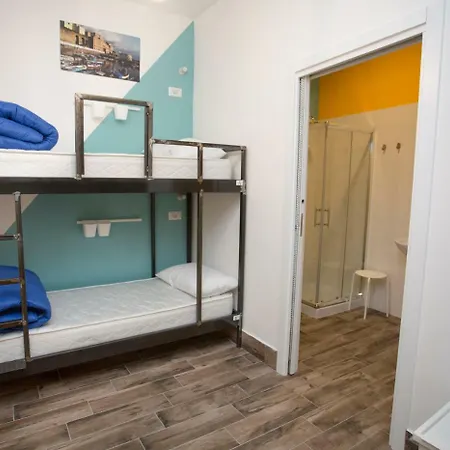 Hostel Neapolitantrips Premium *