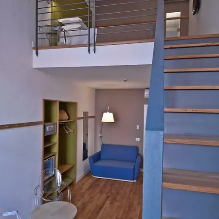 Piazza Bellini&apartments 3*