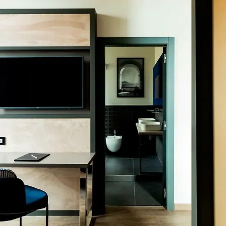 Amadomus Luxury Hotel 4*