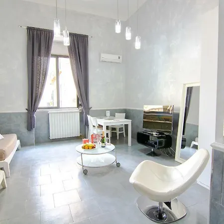 Angioini Aparthotel *