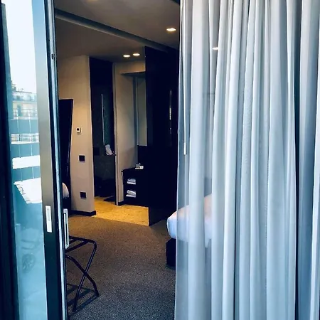贝斯特韦斯特广场酒店 4*