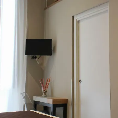 Be Italian Flat Piazza Bovio 22 2* Naples
