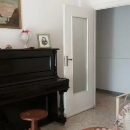 Vintage Flat Homestay *