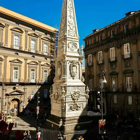 Art Nel Cuore Di Nápoles