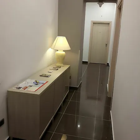 ゲストハウス ビー イタリアン フラット ボヴィオ 3*