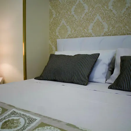 Mercury Room&breakfast Bed & Breakfast Napoli