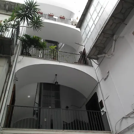 Santa Lucia 50 بيت ضيافة نابولي