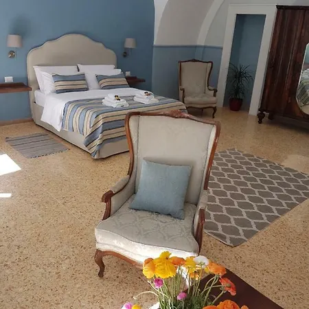 Aragonese Luxury 5* Neapol