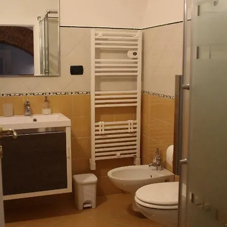 L' Arcata A Montesanto Naples