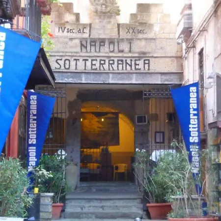 Annie's * Naples
