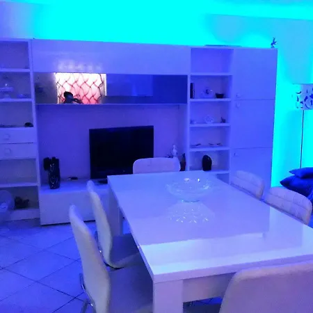 Garden House Airport Apartment *