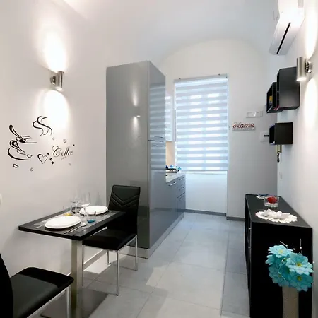 Alexandra Exclusive Apartment *