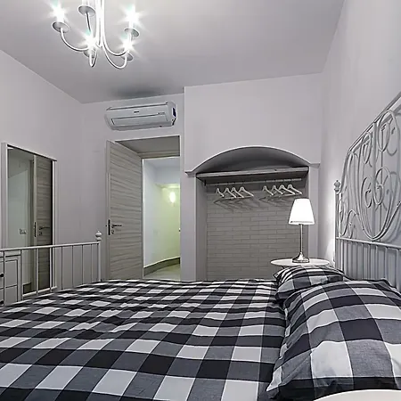 Chiatamone Seaside Apartment Naples