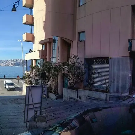 Apartment Chiatamone Seaside *