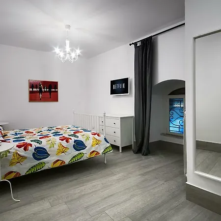 Chiatamone Seaside Apartment *