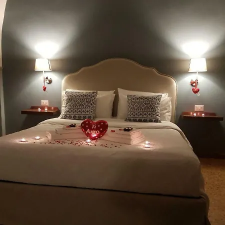 Aragonese Luxury 5* Neapol