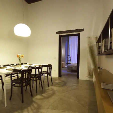 Concrete San Gregorio Apartment *
