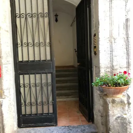 In Love: Balconcino Spaccanapoli Apartment *