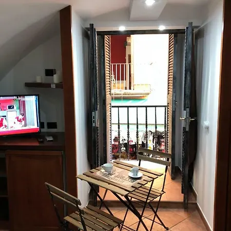 Apartment In Love: Balconcino Spaccanapoli
