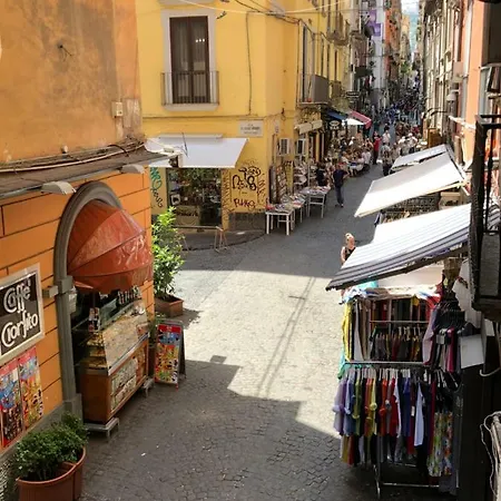 In Love: Balconcino Spaccanapoli Apartment Naples