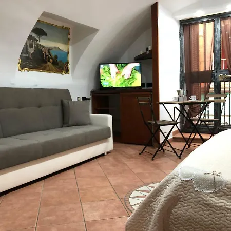 In Love: Balconcino Spaccanapoli Apartment *