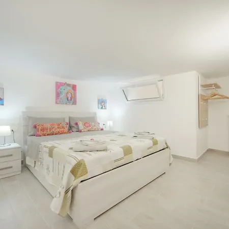 Miranda Nel Cuore Del Vomero Naples