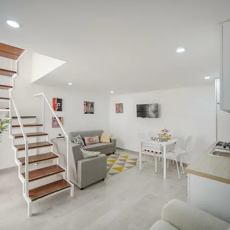 Miranda Apartment- Nel Cuore Del Vomero Napels