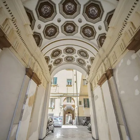 Miranda Apartment- Nel Cuore Del Vomero Napels