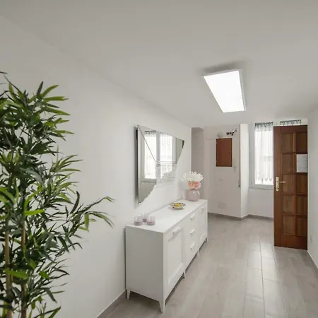 Miranda Apartment- Nel Cuore Del Vomero * Napels