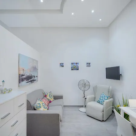 Miranda Apartment- Nel Cuore Del Vomero Napels