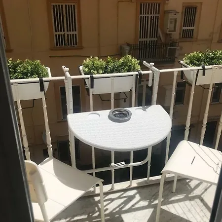 Miranda Apartment- Nel Cuore Del Vomero * Napels