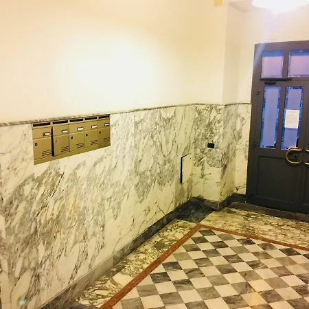 Grande Archivio Napoli 22 Pensión 5*