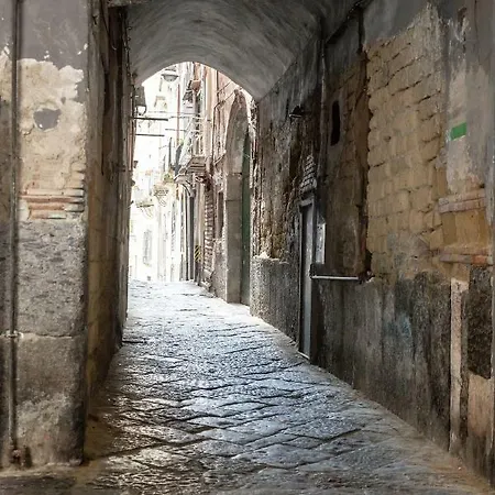 Vecchia - Tribunali Naples