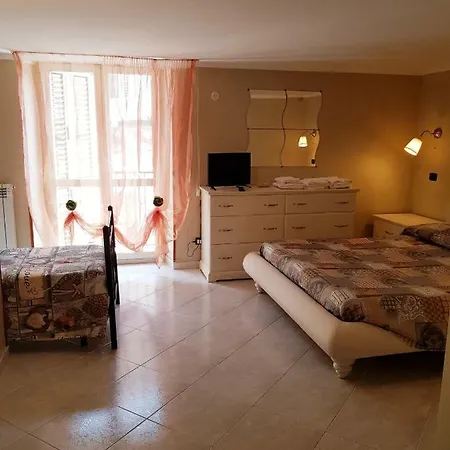 Oliver's House * Naples